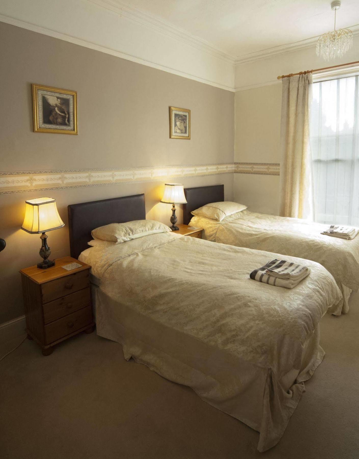 Hilbury Court Hotel Trowbridge Eksteriør bilde