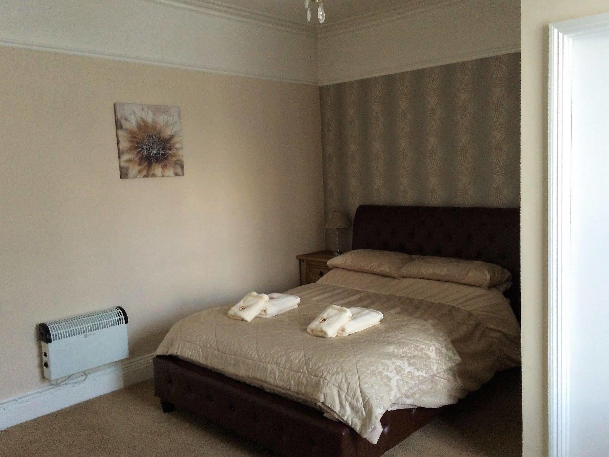 Hilbury Court Hotel Trowbridge Eksteriør bilde