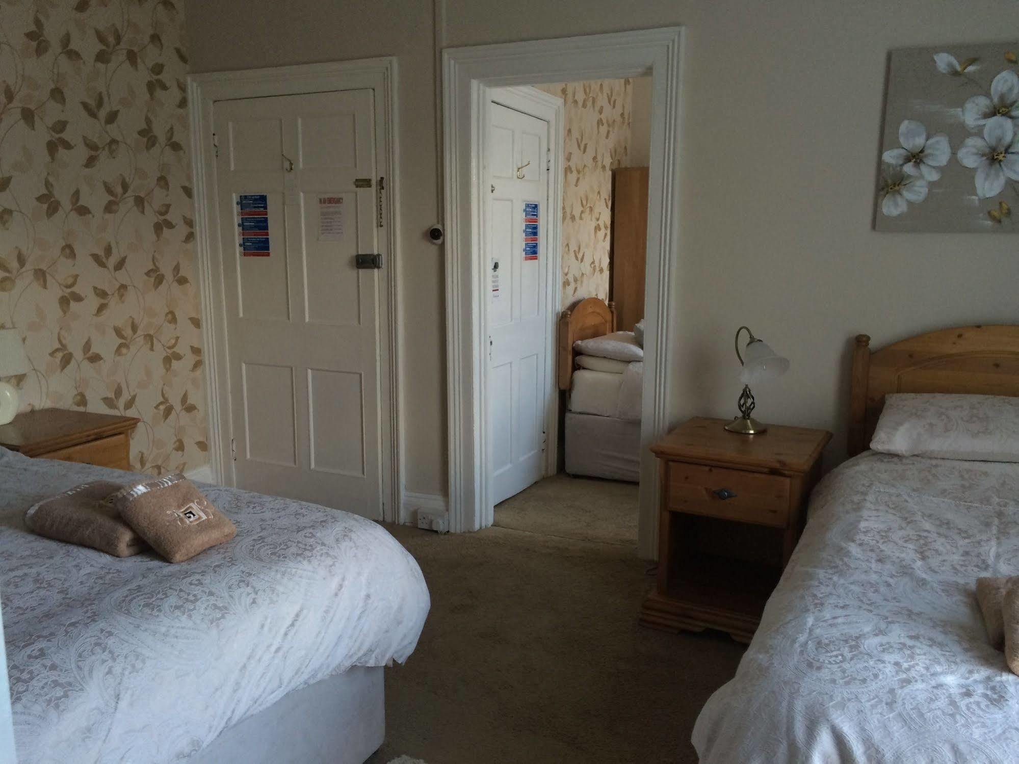Hilbury Court Hotel Trowbridge Eksteriør bilde