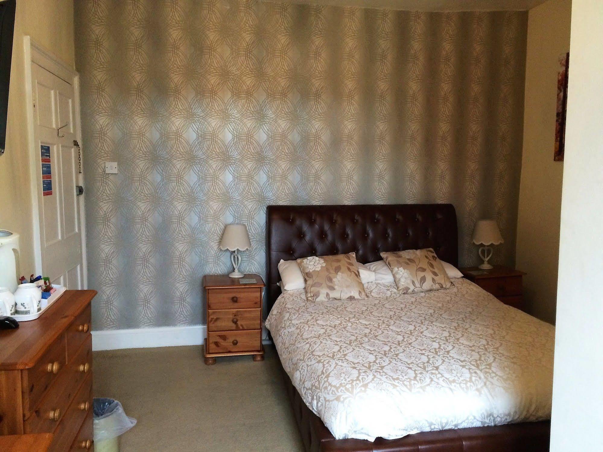 Hilbury Court Hotel Trowbridge Eksteriør bilde