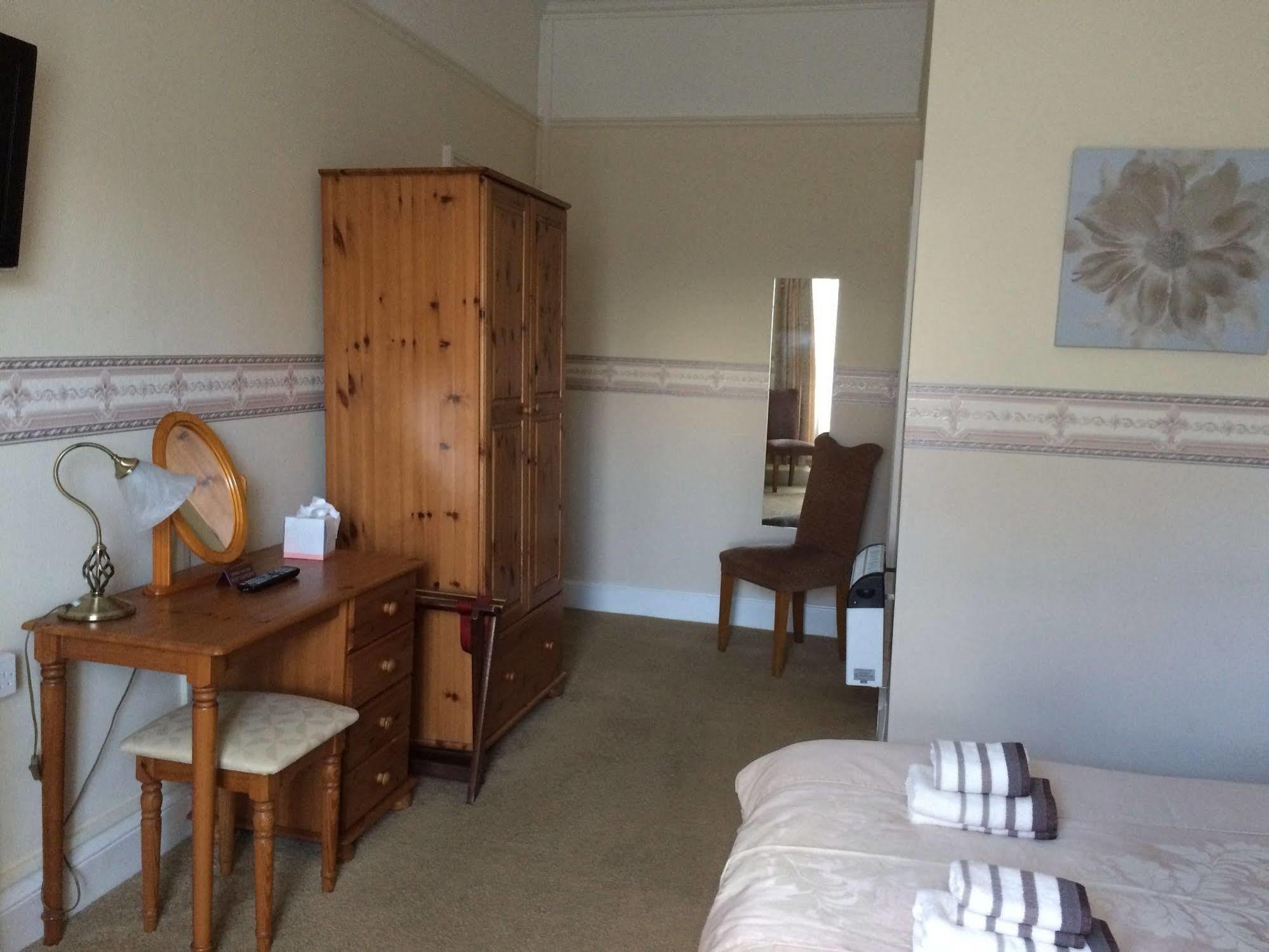 Hilbury Court Hotel Trowbridge Eksteriør bilde